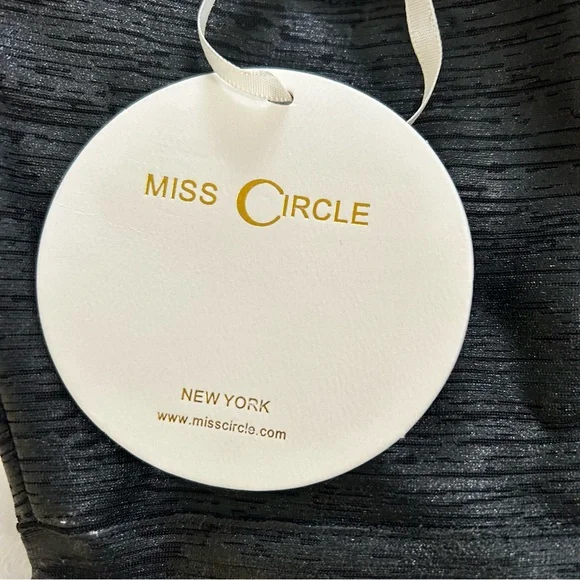 Miss Circle Elegant Black Off-Shoulder Corset Dress - Picture 11 of 16